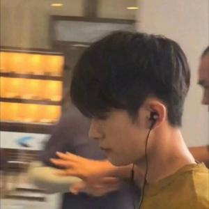 我可以设在姐姐脚下吗
